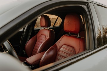 Wypożycz auto - Alfa Romeo Giulia na wesele